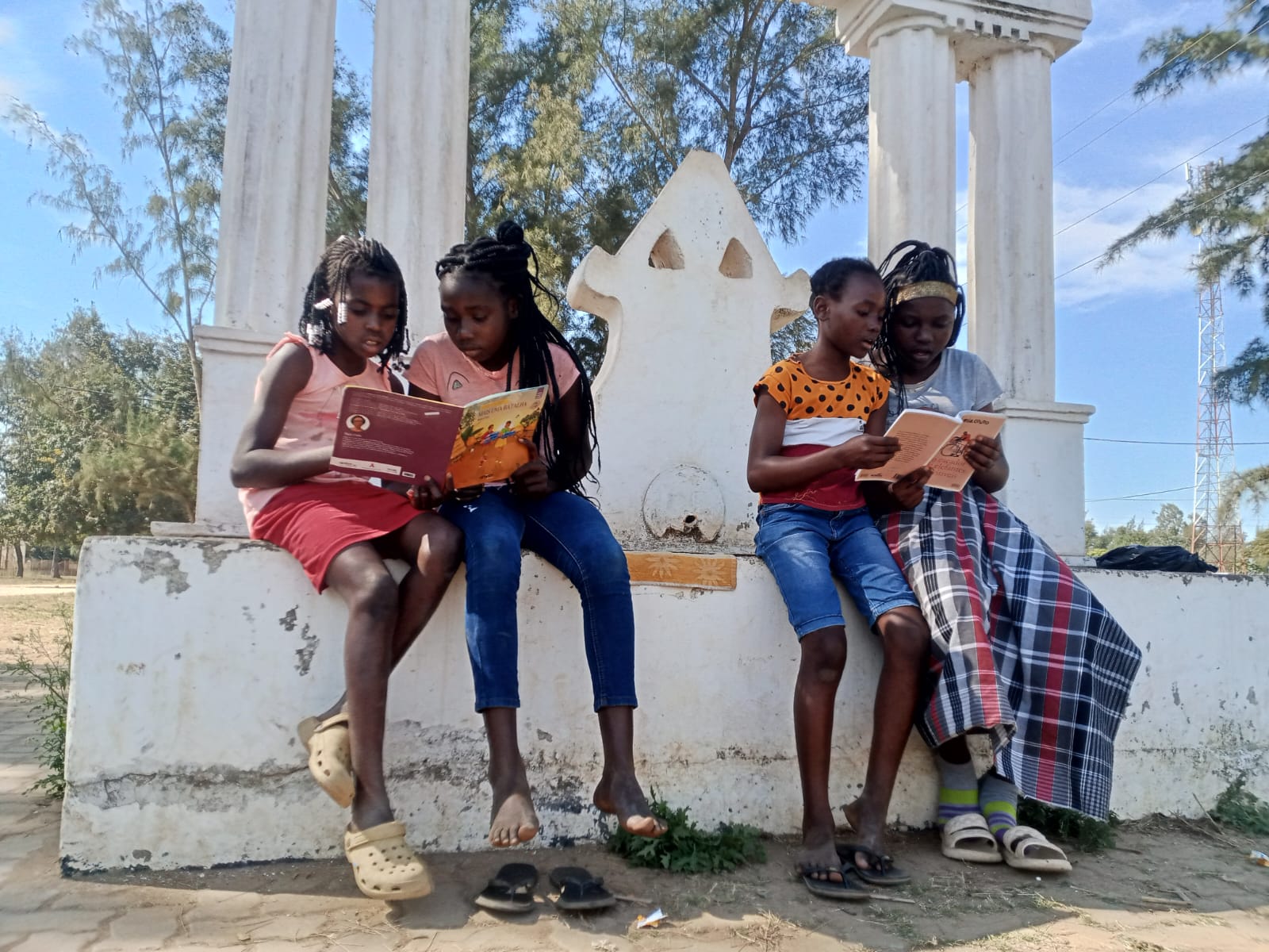 Clube de Leitura Embondeiro AJA Realiza Primeiro Encontro e Reúne Jovens Interessados na Promoção da Leitura