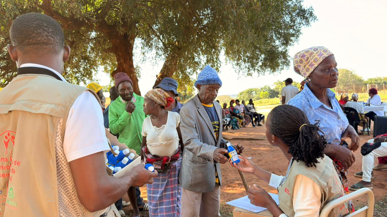 Distribution of CERTEZA water purifiers in Chanculo